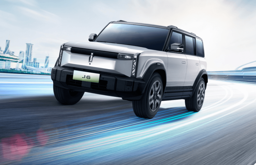 Tips Mengendarai SUV untuk Jalanan Kota maupun Alam
